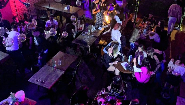 Covid Lazio, "Venite c'è una festa". Una domenica pomeriggio nella discoteca clandestina