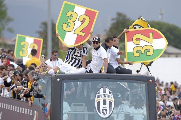 Juventus sul pullman, il corteo del trionfo