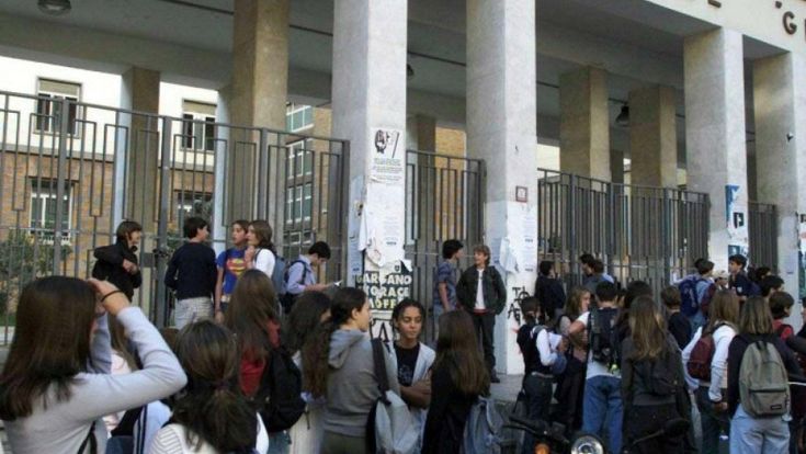 Quella preside che vieta i corsi sull'aborto