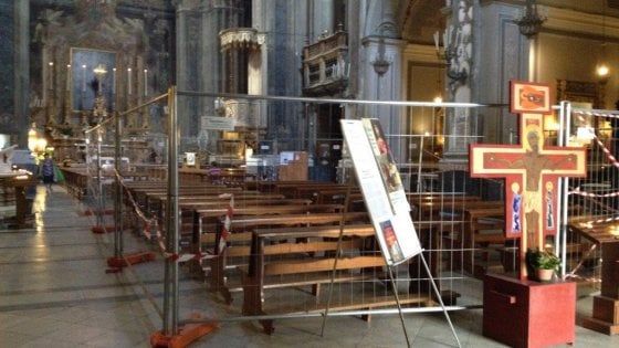 Transenne in chiesa: a Santa Brigida la navata è off limits