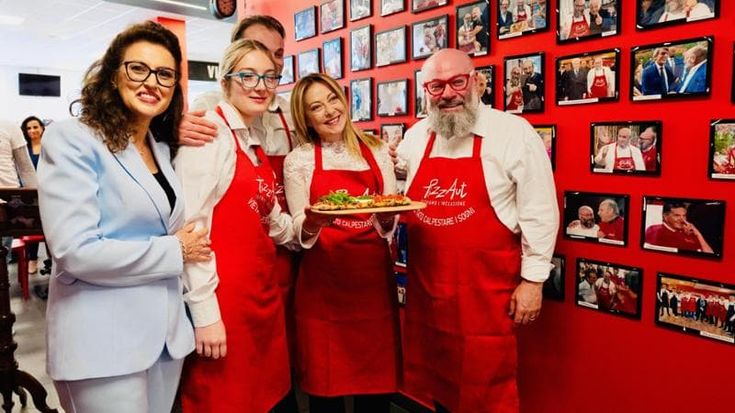 Giorgia Meloni in visita al ristorante di Pizzaut a Monza: “Siete i lavoratori più straordinari”