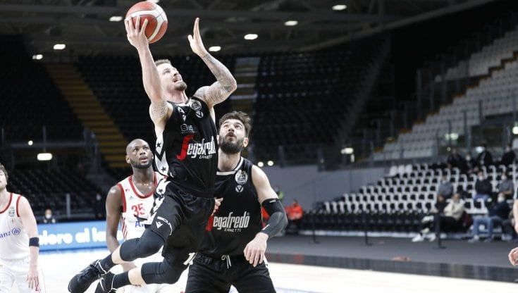 Gli stadi del calcio riaperti, basket e volley: "Ora riaprite pure al nostro pubblico"