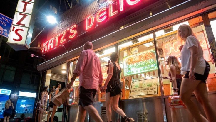 Non più solo pastrami: la metamorfosi dei Deli, simbolo di New York