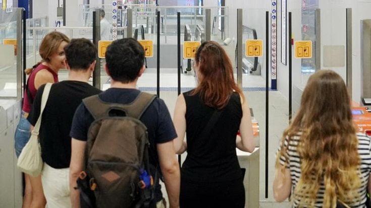 Lorena, Paola, Federica: le voci che guidano i viaggiatori in metropolitana