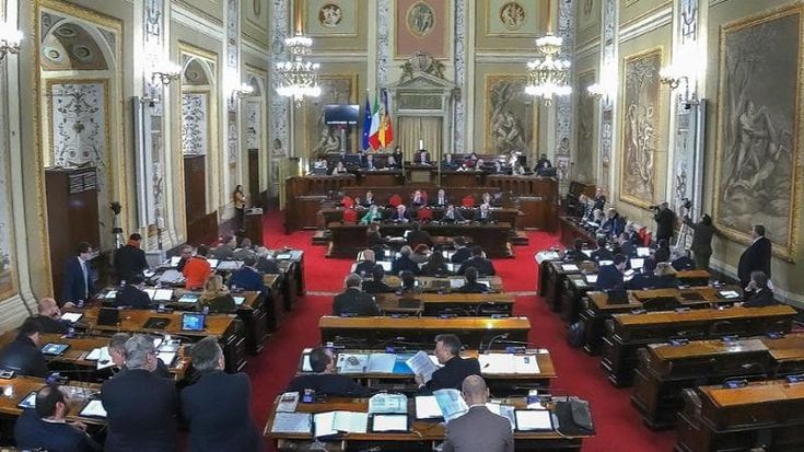 Tra assenze record e proposte fantasiose, l’Assemblea ai raggi X
