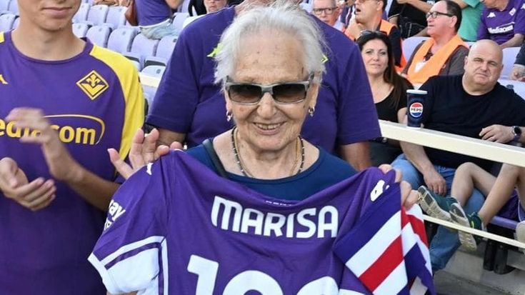 Marisa, la tifosa viola per la prima volta allo stadio a 100 anni: "Un sogno che si realizza"