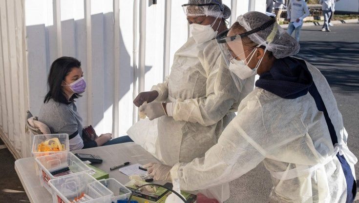 Vaccino Covid, per i paesi più poveri potrebbe arrivare solo nel 2023