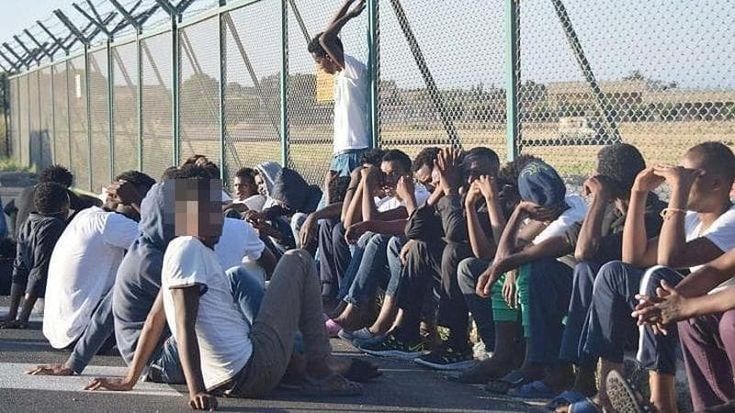 La gallina dalle uova d’oro dei centri migranti in Albania. Corsa alla gestione dell’accoglienza: 30 aziende si presentano al bando, selezionate tre
