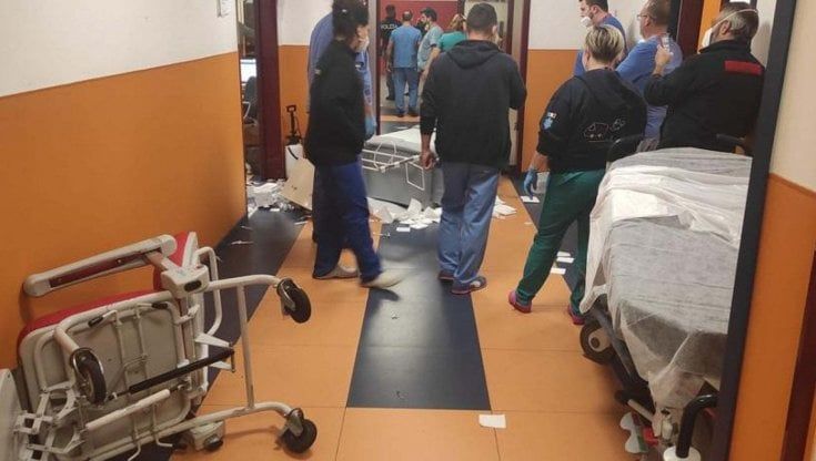 Ricciuto (primario Dea): "Ai Pronto Soccorso ci sono le ambulanze in fila. Senza rinforzi è il collasso"