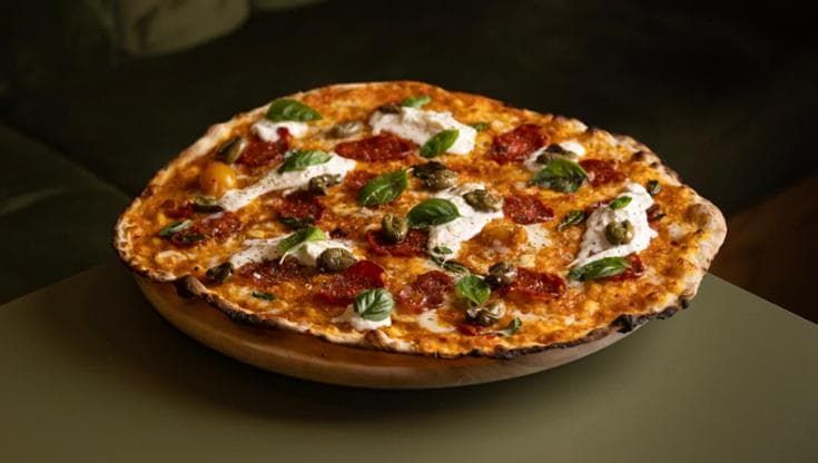 La pizza cosentina: tonda, croccante e con un’antica tradizione di famiglia