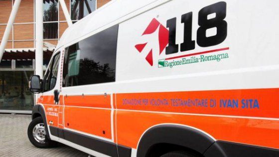 Reggio Emilia, auto contro albero: muore ragazza di 21 anni