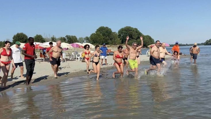 Big Jump 2021: in 50 sullo spiaggione di Coltaro per il tuffo nel Po 