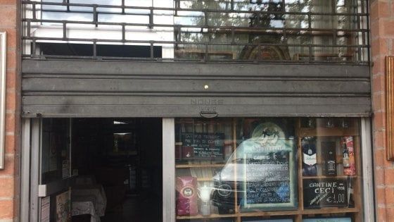Parma, rapinata all'uscita del bar in largo Otto marzo