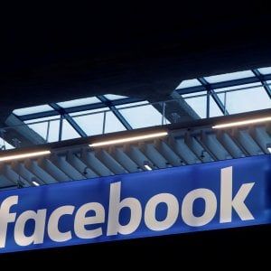 La Guardia di Finanza negli uffici milanesi di Facebook