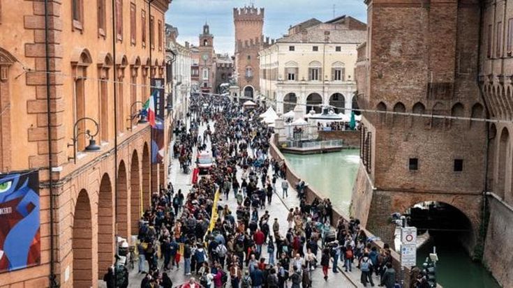 Ferrara, la tre giorni di incontri, dibattiti, proiezioni per i venti anni di “Internazionale”