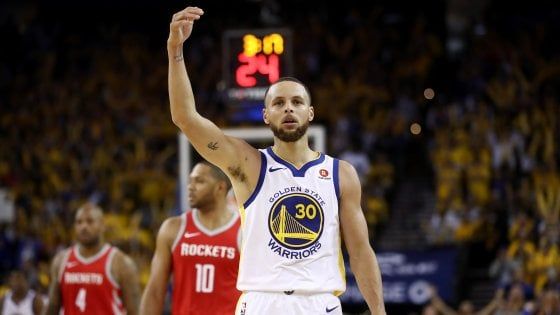 Basket Nba, finale Ovest: Curry strapazza Houston, Golden State avanti 2-1