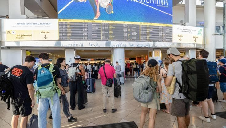 Napoli, aeroporto di Capodichino: il traffico torna regolare, riparato il guasto al radar