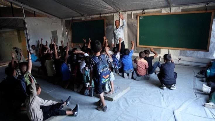 Gaza, ritorno a scuola dopo 3 anni: "In classe fino a 70 studenti: mancano banchi, zaini e libri"