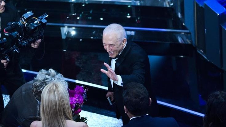 Gianni Bella a Sanremo, l'omaggio della sorella Marcella e del teatro Ariston