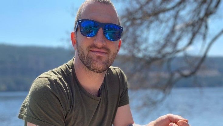 Pizzaiolo italiano di 34 anni trovato morto Gran Bretagna: si indaga per omicidio. Arrestato un uomo per un accoltellamento nello stesso parco