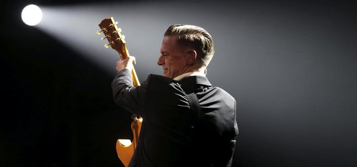 Bryan Adams come Springsteen: stop allo show in protesta contro la legge anti gay