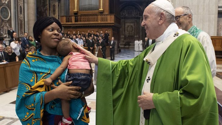 Migranti, don Mattia Ferrari incontra il Papa: “Ho abbracciato Francesco ricordando i morti in mare”