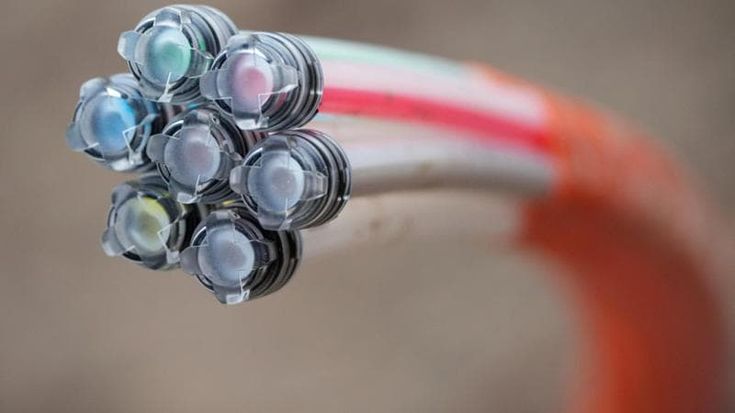 Più tempo per spegnere il rame, frequenze illimitate: così l’Europa tenta il rilancio delle Tlc