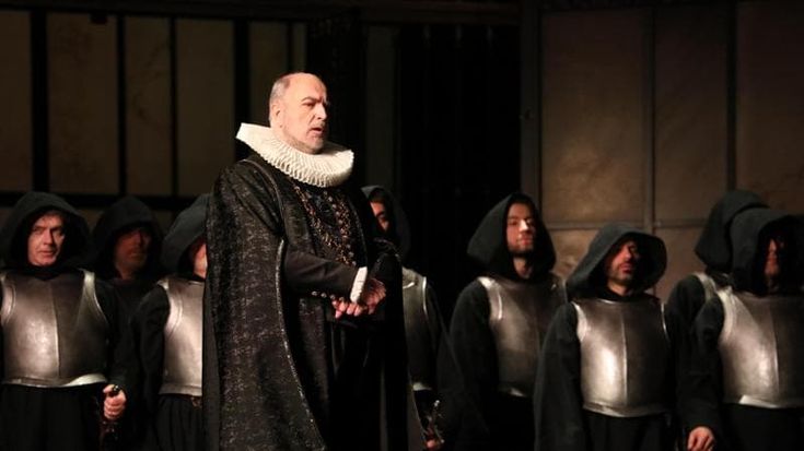 ‘Don Carlo’ kolossal tra politica e fanatismi. In scena c’è il presente