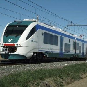 Massi sui binari: sospesi per due ore i treni fra Siracusa e Catania
