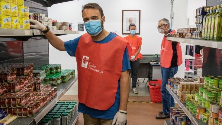 La curva della sofferenza sociale sale con quella dei contagi: a Milano tantissime richieste alla Caritas Ambrosiana