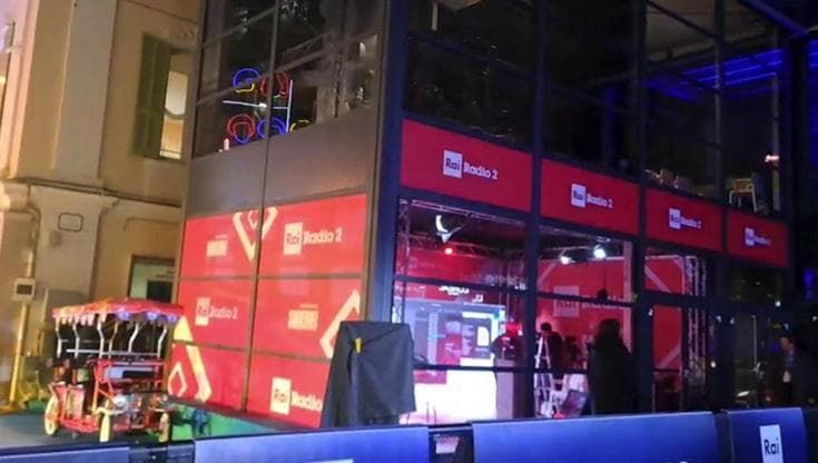 Notte prima di Sanremo, tra feste ed arrivi è già Festival