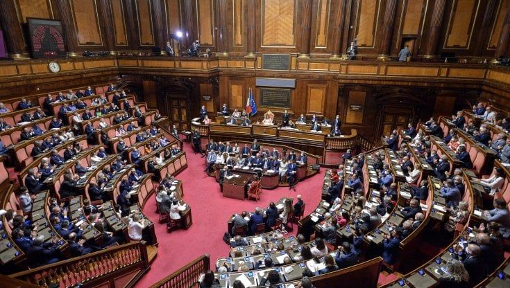 Maggioranza senza 5S o senza centrodestra: tutti i numeri (e gli scenari) della conta in Parlamento