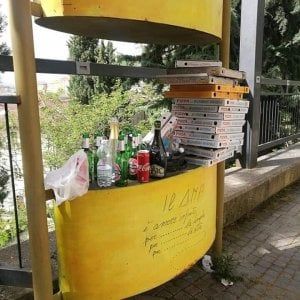 Potenza, la ripartenza tra rifiuti abbandonati e schiamazzi notturni