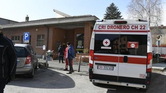 Bruciori agli occhi e difficoltà a respirare, allarme contaminazione alle Poste di Dronero