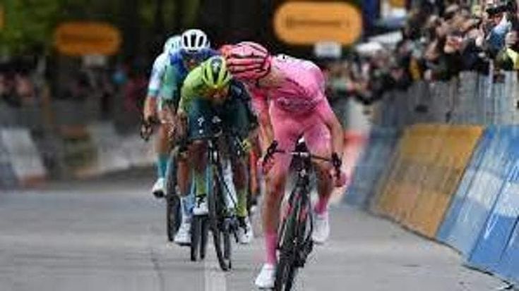 Pompei, il Trofeo senza fine e la maglia rosa nell'Anfiteatro della città antica