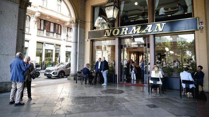Sono contenta che abbia riaperto Norman, ai caffè di Torino si perdona tutto se il barista è bravo