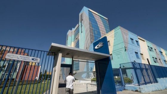 Napoli, dimissioni all'acquedotto, decade il consiglio di amministrazione di Abc
