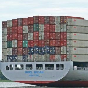 Cina, boom di esportazioni. Vende elettronica low cost e materiale sanitario