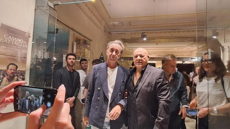 Paolo Sorrentino, applausi alla prima di Parthenope: "Napoli non giudica mai, ti fa essere libero e spontaneo"