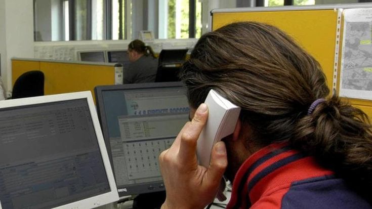 Prevenzione al suicidio, l’esperienza di Telefono Amico: “Chiamano anche tanti studenti che vogliono farla finita”