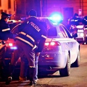 Bologna, arsenale in casa: arrestato un impiegato bolognese: "Grazie, spendevo troppo"