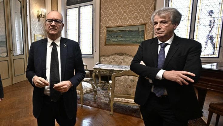 Studente ucciso a coltellate, il ministro Valditara alla Spezia abbraccia i familiari del ragazzo