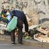 Povertà, la voce del 65% degli italiani sui social da la colpa a migranti e politici