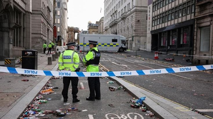 Liverpool, tifosi travolti: perché la polizia ha detto subito che il guidatore è bianco e britannico