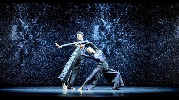 Biennale Danza, corpi umani e danzatori virtuali