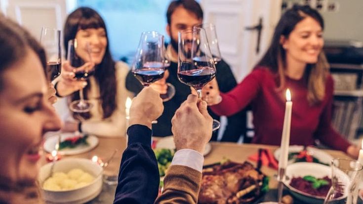 Dalla piola al dj set: come stanno cambiando le feste aziendali di Natale sotto la Mole
