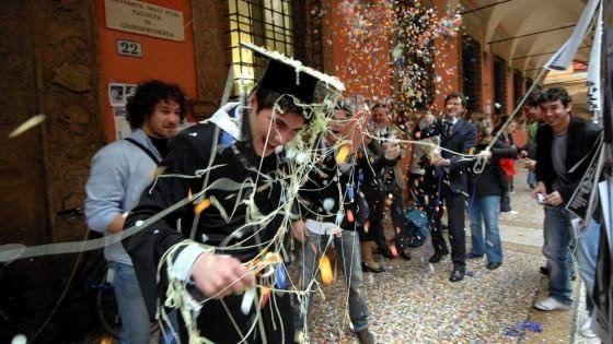 Generazione 1.100 euro: la busta paga dei neolaureati dell'Alma Mater