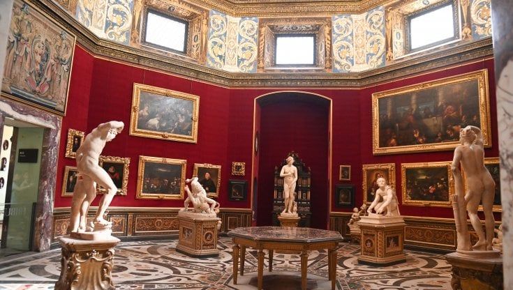 "I miei Uffizi", il libro oggi in regalo con Repubblica nelle edicole di tutta la Toscana