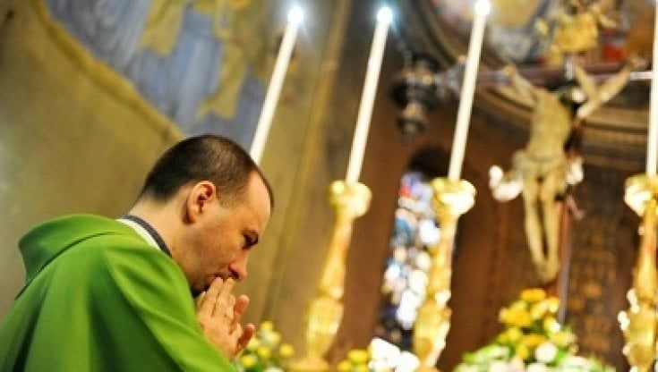 Genova, l'appello di don Valentino Porcile: "Non litighiamo sulla messa di mezzanotte, quando c'è gente che non ha da mangiare"