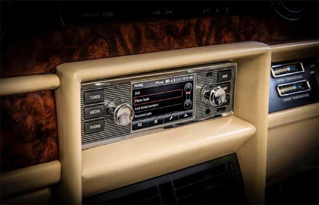 Jaguar Land Rover Classic, un pizzico di infotainment
